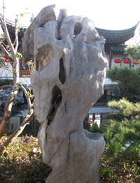 中山庭園にあるような”天然もの”の太湖石は貴重品となっているそうだ。
