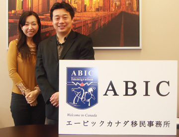 経験と実績を誇り、信頼されるサポートを心掛けているABIC代表のテリーさんと、アシスタントの多佳子さん